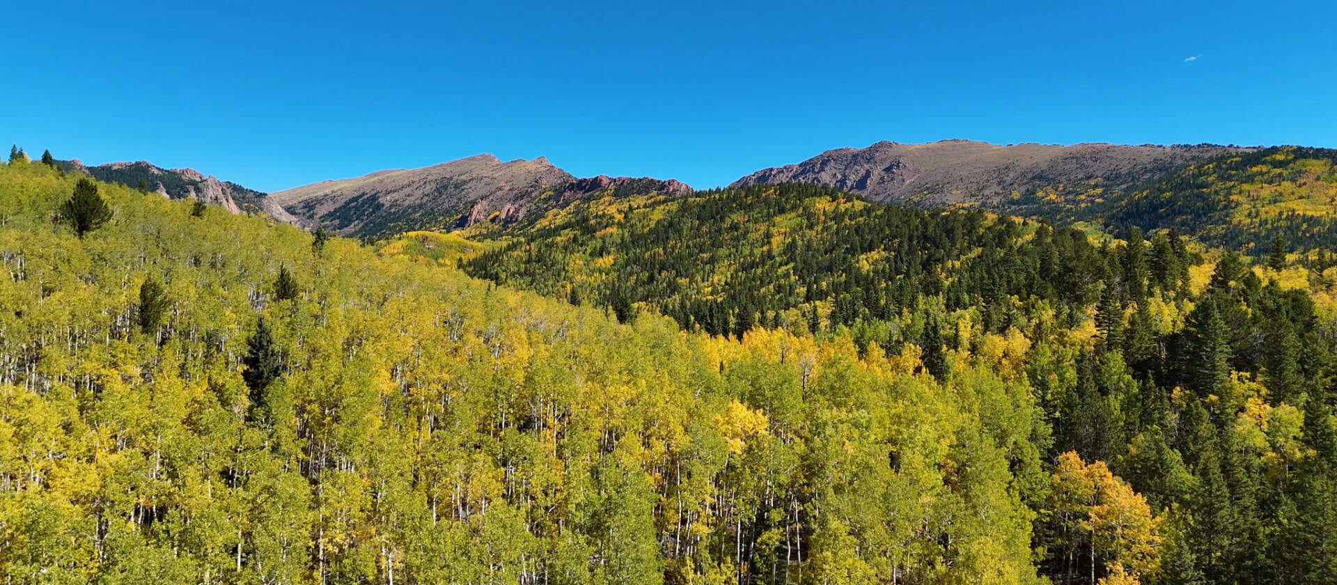 Aspen-covered hills and peaks in the Pikes Peak region in autumn